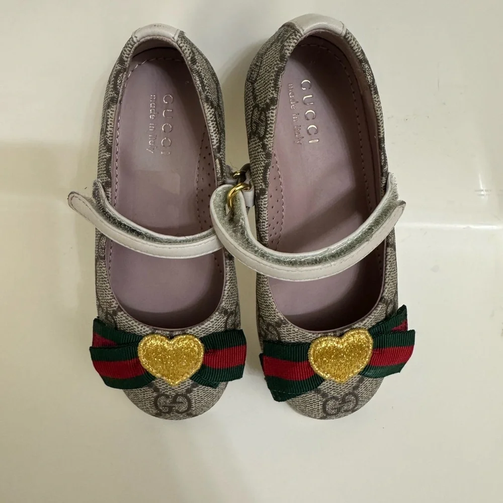 Gucci Gray and Gold Dress Shoes with Elegant Design - Picture 2 of 10